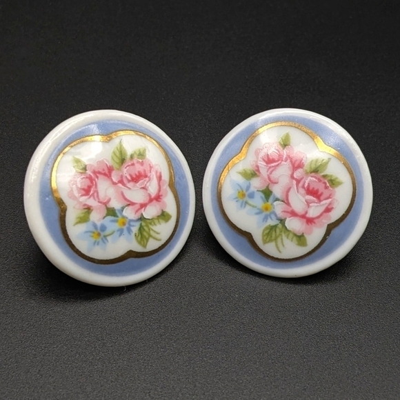 Avon Jewelry - Retro/vintage 1989 Avon "Porcelain Bouquet" Earring Studs